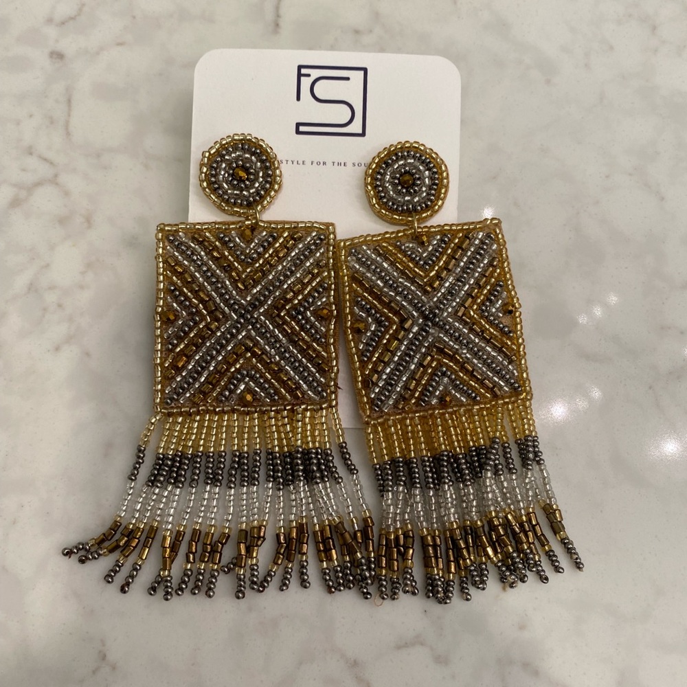 Beautiful statement earrings new!